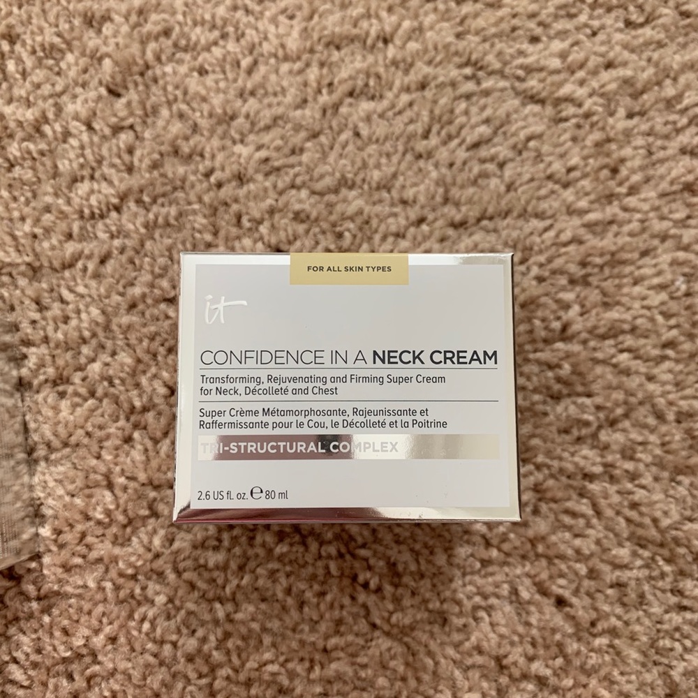 it cosmetics confidence in a neck cream